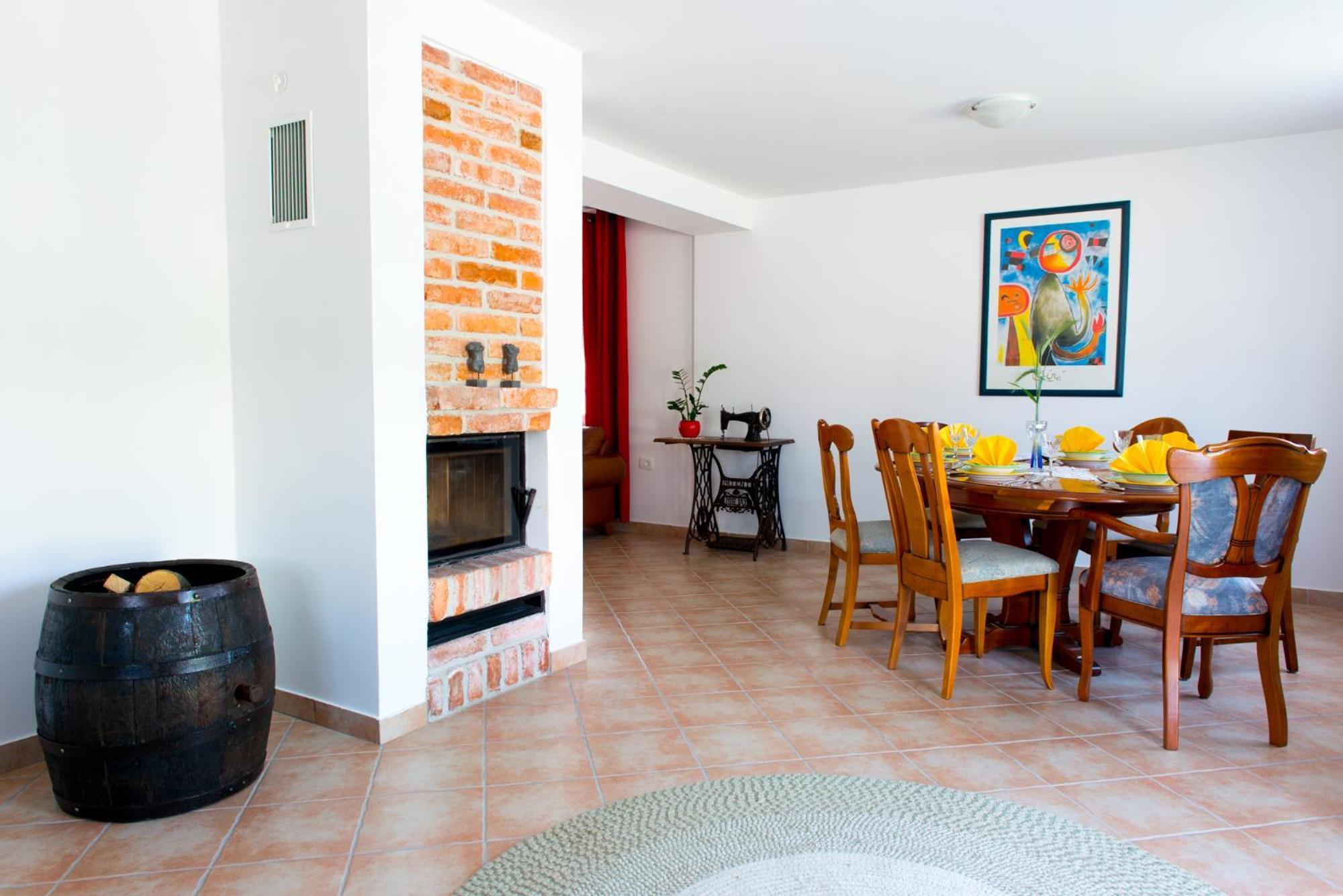 Apartma Marija Metlika Exterior foto
