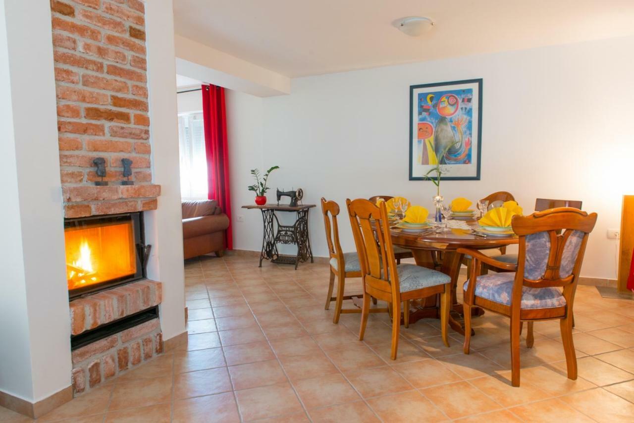 Apartma Marija Metlika Exterior foto
